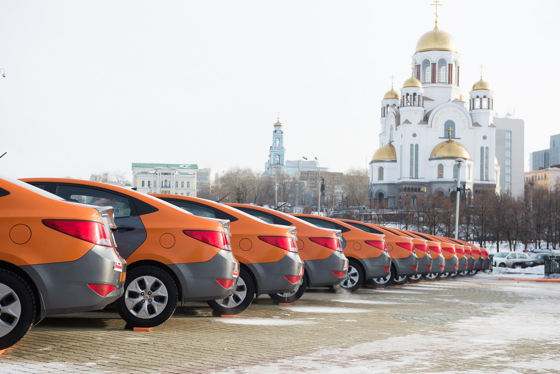 Каршеринг екатеринбург. Делимобиль каршеринг. Делимобиль Екатеринбург машины. Каршеринг Екатеринбург Делимобиль. Дели мобиль машины.