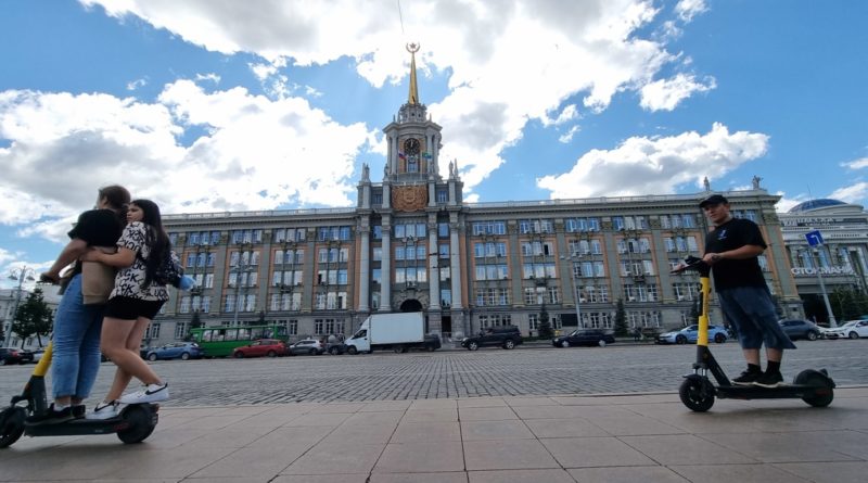 Власти Екатеринбурга хотят притормозить сервисы кикшеринга